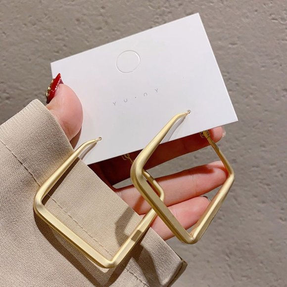 Brushed gold square Hoop Earrings - Picture 4 of 8